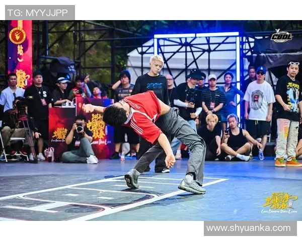 南京街舞队与重庆街舞队赛后复盘分析团队意识与表现的深度对比