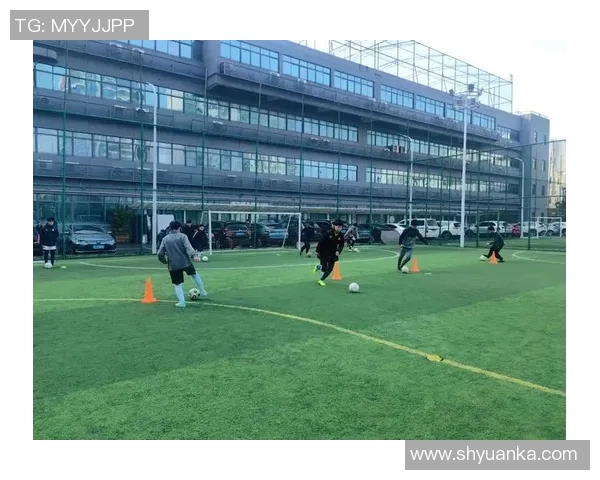 科学足球心理素质训练方法探讨提升运动员竞技表现的有效策略 科学足球心理素质训练方法探讨提升运动员竞技表现的有效策略